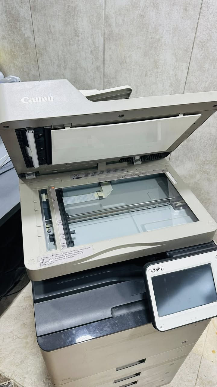 طابعة كانون C350i للبيع 
المواصفات :  
• 30 نسخة بالدقيقة عادي و ملون 
• طباعة جميع الملازم والكتب بدقة عالية
• دقة الصور عالية جداً 
• احبار بودرة 
• عملية لأصحاب المكاتب 
• بيها احبار تكفيك 4000 نسخة 

للتواصل : ***********
