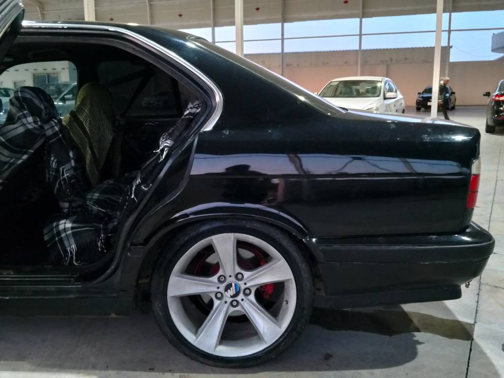 BMW  1991 525i 🚀
كامل M
ره ش مارر
گير ئوتوماتيك
لايت ئه لقه
بلاجكتور
پيش پان
بونيت پان
ده عامى پيش و دواىM
چوار جام كاره با
ته حديد سرعه
دوگمه ى  S  — به فر 
قفل مركزى🔐
قوبه ى ژير قاچ
ته بريد سارد و گه رم 🥶
چوار تايه و ويلى هامان  ١٨ 
سالنساى سپورت
سه ياره كه به س ماشالله ئه ويت
مووس و براوه به شه رت
قرچيكى پيشى هه يه 
سه ره ده بلو شانسى به شه رت
ئارم پلاستيك هه وليره
ئارم و ئه وه ليات به شه رت
ته قه و ره قه به شه رت
گير و مه كينه به شه رتى فيته ر
بوياخ ى زور جوانه
كاره باى كامل مه زبوت 
سعرى خوار هه موو بازار
سعر ٣٩معامهله
ژم*********** واتسابى له سه ره
ژم ***********
سه ياره كه له سليمانيه
موشته رى ته له فون بكه له خزمه تام السليمانية, العراق
