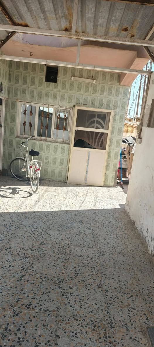 السلام عليكم
بيت ركن  للبيع مساحة 300 متر طابقين اربع غرف نوم وصالة واستقبال ومطبخ وحمامات داخليه و خارجيه 
الموقع ،ام الخيل قرب إعدادية الجواهري الاستفسار على الرقم ***********
