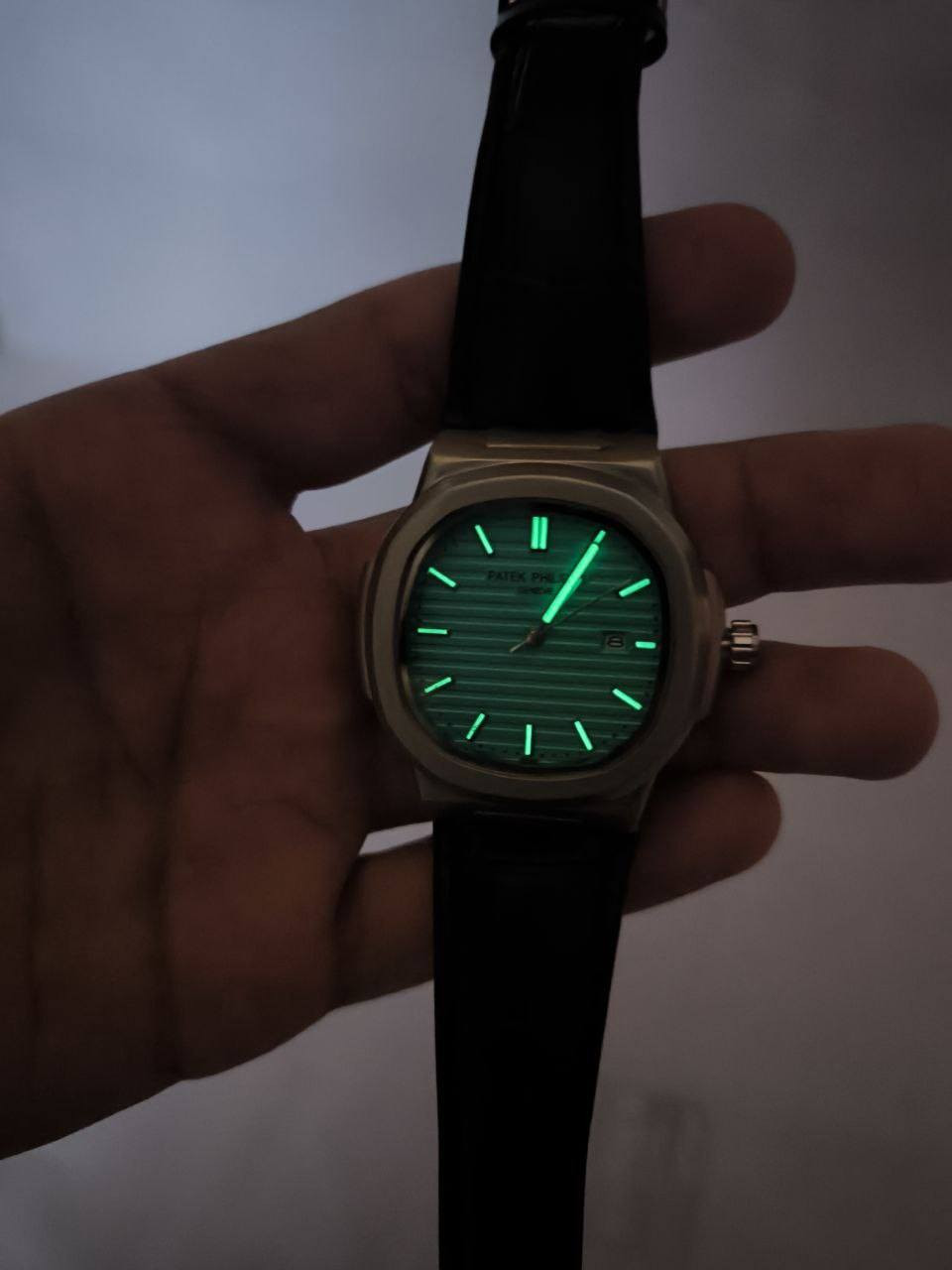 باتك فلبPatek Philippe

تحفه فنيه تتخطى مفهوم الوقت 
الميناء تيفاني مميز بدزاين عصري 
زجاج زفير مقاوم للخدش 
منفذ تاريخ شهري
الهيكل مصنوع من التيتانيوم 
مختمة من كل مكان
اميال لامينوس 
مقاومة ماء وغبار 
سير مصنوع من الجلد الطبيعي 
قفل فراشة اصلي

ملاحظة متوفره قطعة واحده فقط 
السعر :- 28الف ع اول تم 
للحجز والاستفسار يرجى الاعتماد خاص


**إذا كنت صاحب هذا الإعلان وتريد حذفه لأي سبب، رجاءا أرسل رسالة إلى الدعم الفني**