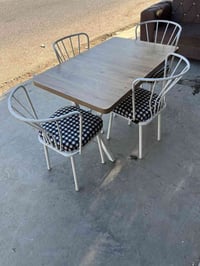 ميز طعام • ٤ كراسي • خانقين