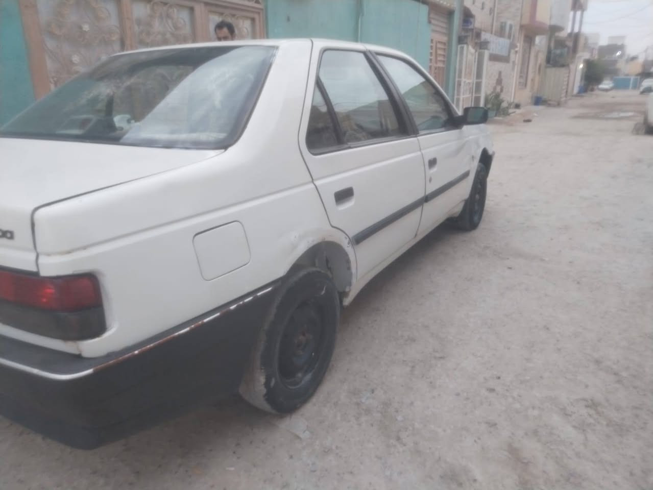 سلام عليكم بيجو روئ سياره مابيها ضربه قويه نضيفه وحلوه وادامه كامله للمكينه والكير موديل 2009 تبريد شغال ثلج سعر ٢٥ وبيها مجال مكانهه النجف رقم ***********
