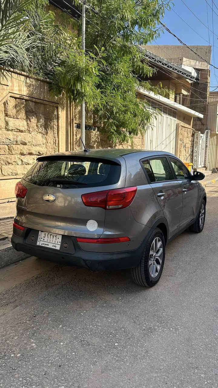 سبورتج ٢٠١٤ وارد امريكي
السيارة خير من اللّٰه المكينة ناعمة مابيهه دوانز سيارة

مطالعة محافظات و استخدام منزلي بالعافية عالياخذهه ضررهه جنطة صور الحادث مرفقة بالمنشور و شوية بيهه شخوط بباب الصدر تتكحل

محورة من امريكا تشغيل عن بعد شغال و مابي مشكلة

تبريدهه ثلج حدادية ١٠٠٪ رقم بغداد

مكاني كربلاء حي الحسين 

رايدهه ب١٢٠ و بيهه مجال 

***********

