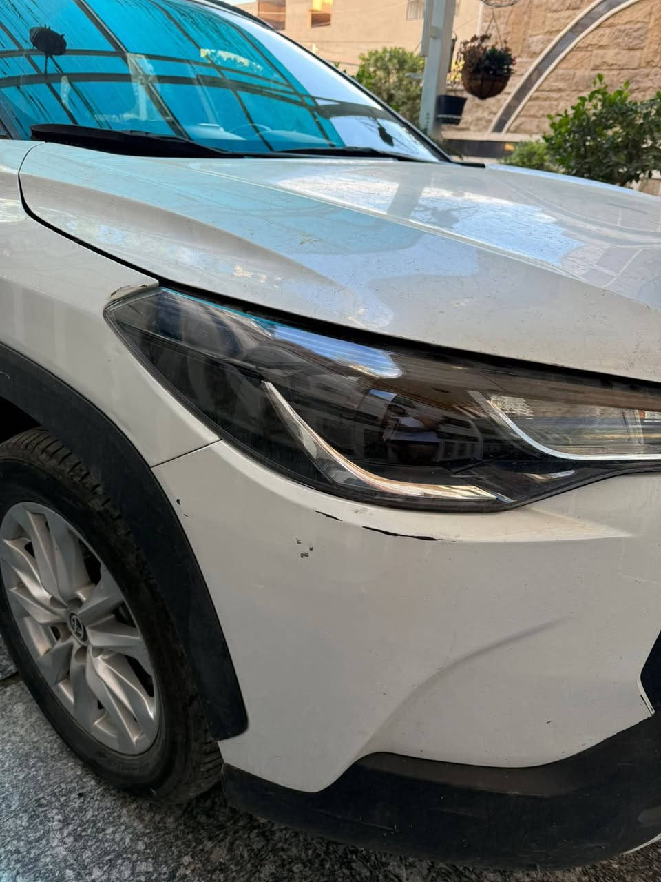 السلام عليكم
كورلا كروز هايبرد 
ساس SAS أم الضمان بطارية 8 سنوات ضمان 
رقم إربيل تحويل ثاني يوم 
ماشية 21 الف كيلو متر 
بيهه بعض الملاحظات موضحة في الصورة 
السياره فول شاشة 
كامرة خلفية 
سلايت 
تحكم أستيرن 
تبريد قطعين 
السعر 18.200 الف دولار وبيهه مجال 
مكاني بغداد شارع فلسطين 
رقم الهاتف ‭0771 753 8272‬
