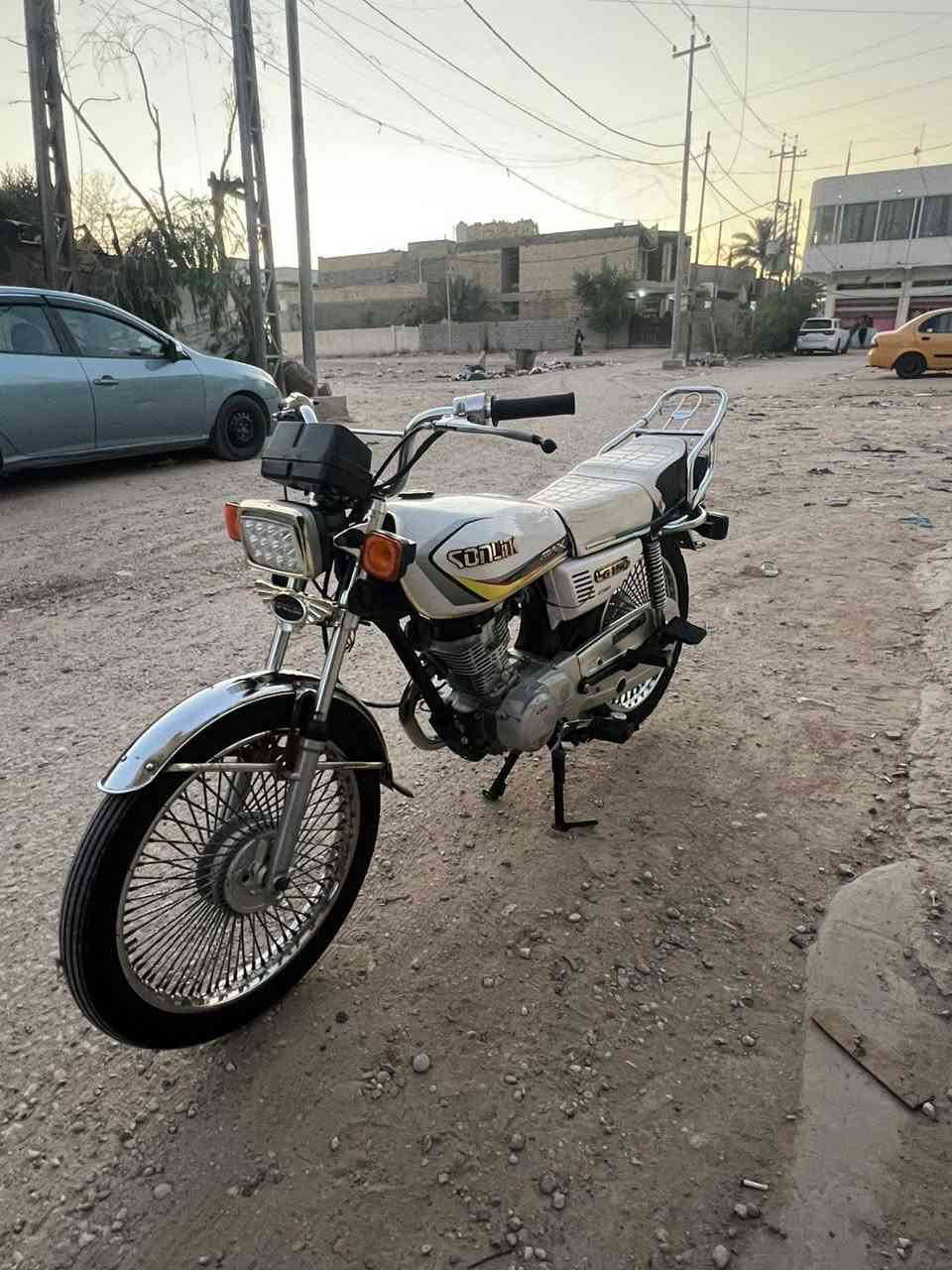 السلام عليكم دراجه تايكر  موديل 2021. كلك  دراجه نضيفه شوفت عينك  معمره كلها اصلي  
الدراجه ماناقصها شي شغل واطلع وين مايعجبك  اوراقها ضاعن عندي اكفلها سرقه وعشاير حت مكاتبه اسويلك اذا تريد السعر 325 
***********. 
وخاص موجود

