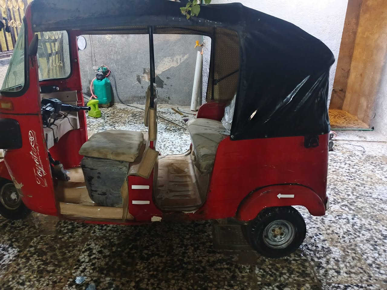 سلام عليكم تكتك للبيع موديل 18 مكينه 20 رقم وسنويه مكاني بغداد سعر 4500وبيه مجال هاذا رقمي *********** واتساب بي متواجد 24ساعه
