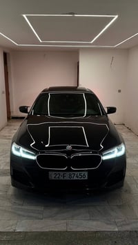 بي ام دبليو 530i   موديل 2021  ام بكج   قطعتين صبغ فول السياره شاشة كب...