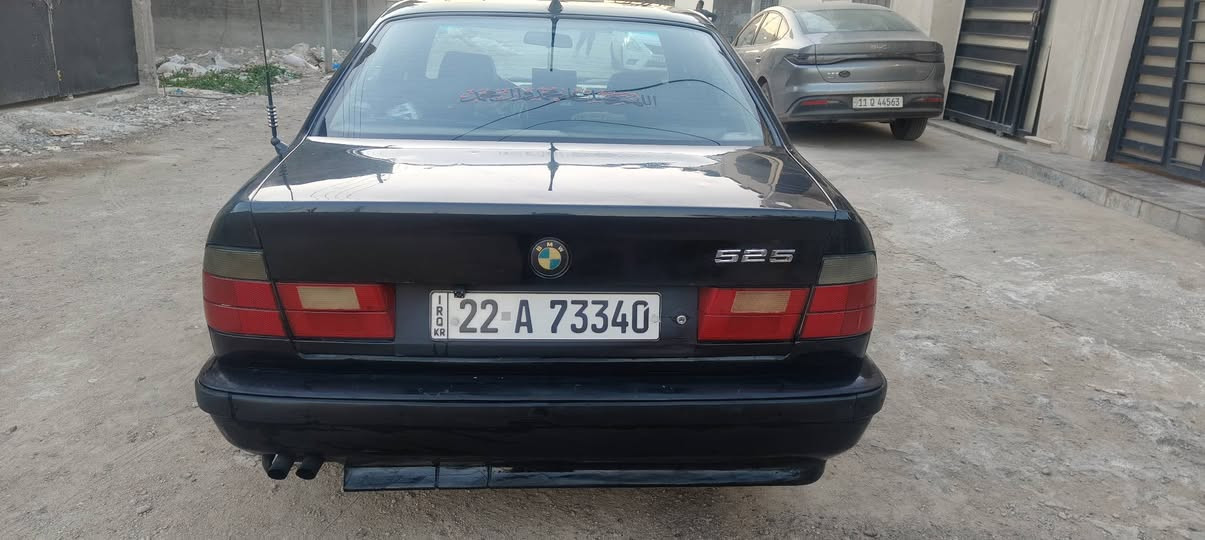 بي ام دبليو موديل 1991 أصل 520 تبريد جديد حته الراديترات جديده محرك حاويه جديد بالكارتون لا تنقيص ولا تبخير كير نظيف صدر امي جديد مصار 15 يوم كله بدلته دبلات لويات طوبات شمعات كله جديده واصلي كلفني 500 الف فيتبم جديد مع عبوة فيتبم جديده مع طوافه وفيشه السياره حيل حيل اقتصادية بصرف البانزين بعد يرادلها فقط بور ستيرن كهربائيات كلها شغاله شاشه اندرويد السياره مصبوغة للجماله فقط بدون حادث صاحبها من اهل سامراء تحويل او وكاله السياره تفيد واحد يروح ويجي بيها للدوام ما شاء اللّٰه ذهب بالعافيه على الياخذها 

 السعر 48 ورقه وبيها حك الجيه بسسسسيط جداً 
بغداد الدوره 
***********
