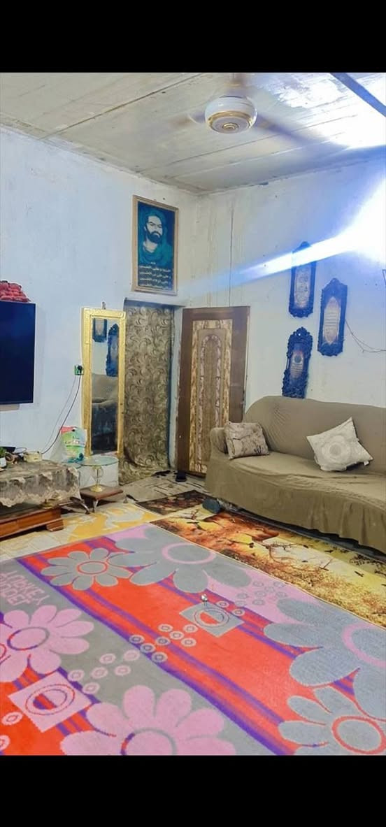 سلام عليكم من رخصت الادمن البيت البيع تجاوز العنوان بغداد الحسينيه مال الرشديه منطقه المخابرات يم مدرسه الرياض او مدرسه دجله الخير مساحه ١٠٠متراستقبال ومطبخ حارمطبخ باردحمام شرقي وغربي غرفه نوم ترك على طول البيت الاستفسار على الرقم بي واتساب ***********
