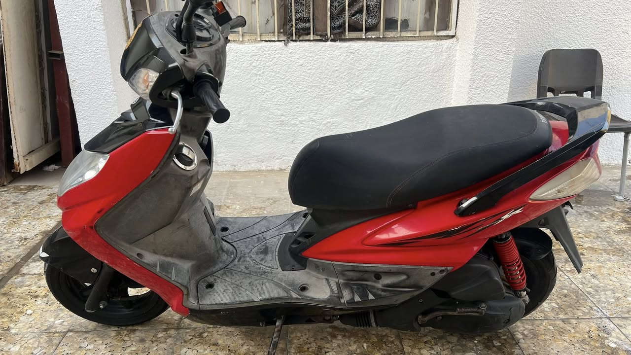 السلام عليكم دراجة سكنس فحل ياباني للبيع نضيفه مكفوله كفاله عامه ولا برغي مفتوح بيها بعدهي جديده مال رمبة لمعرفة السعر راسلني / ***********
