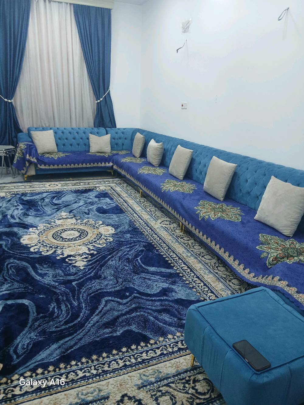 🏠 للبيع كاش فقط - فرصة ما تتعوض 🏠
بناء حديث سنه ٢٠٢٥
بيت بالكريعات - شارع هيثم الحداد قريب على السوق والمدارس

✅ المساحة: ١١٠ م واجهة ٧ الا ربع 
✅ التفاصيل: مدخلين منفصلين طابقين بناء حديث، 3 غرف نوم كبيره + صالة كبيرة + مطبخ  + حمامين + منور + مخزن + بالكونه + حولي
✅ الخدمات: كامله
✅ السند: زراعي اصوليات كاملة ومضمونة
✅ الميزة: يسلم البيت بعد البيع بفتره قصيره + الجيران كلهم عوائل راقية
البناء شخصي وعلى ايدي مو شغل مقاول 
السعر: ٢٥٠ مليون
 للجادين فقط
السبب: السفر والانتقال

ملاحظة: البيع مباشر من المالك