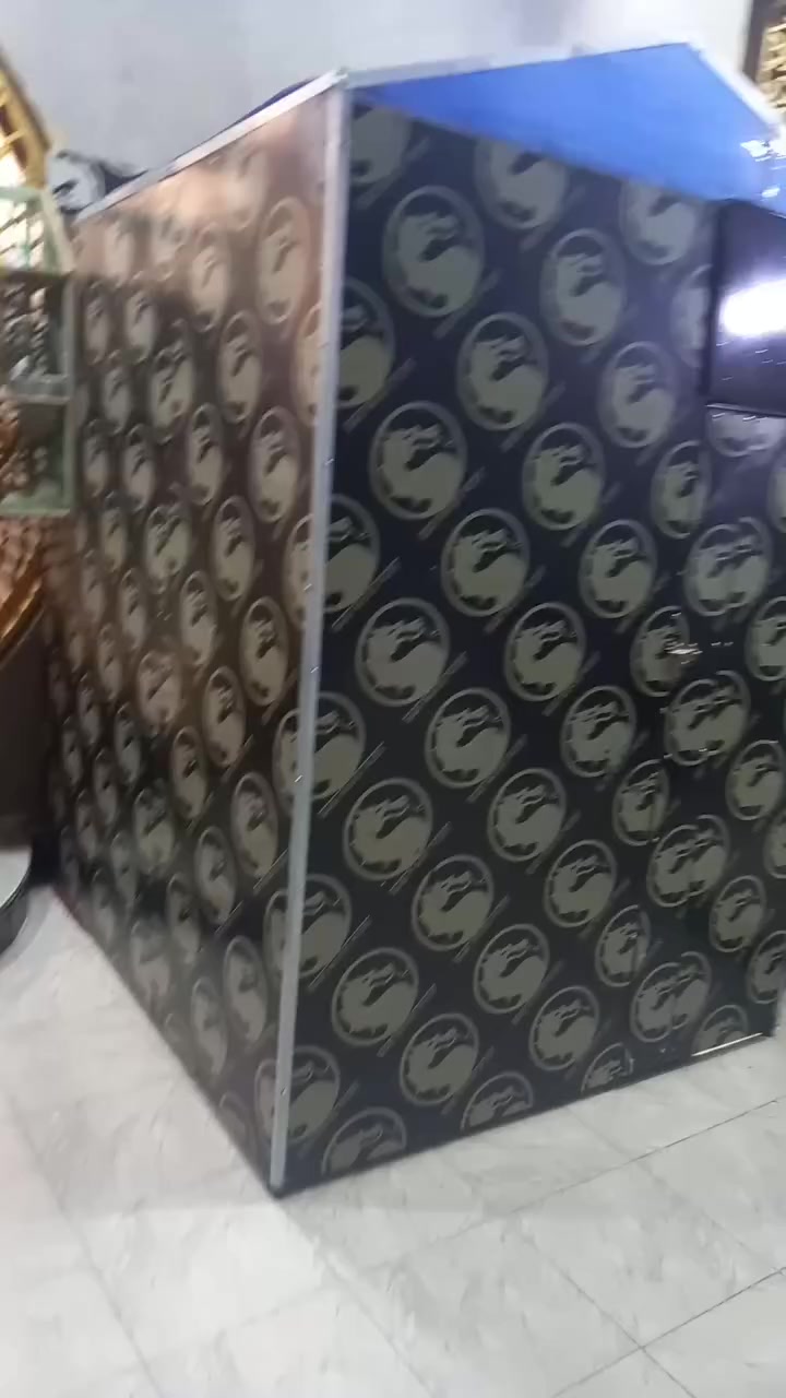 مترين في متر وخمسه وستين سنتمر السعر ٣٥٠ ألف
بإمكانك تنقلة بيكب او كيا بنكو 
يصلح يكون مكتب عمل أو مكتبة او كشك 
***********
