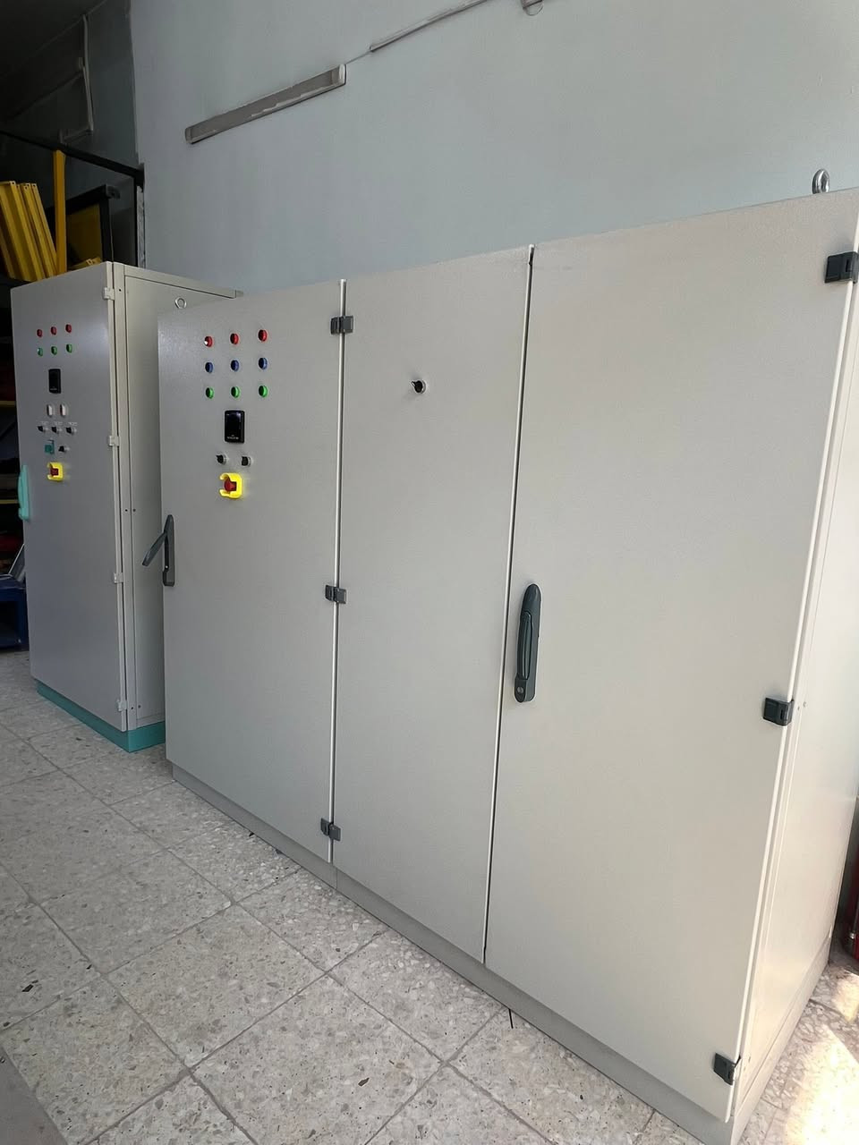 تم بحمد الله انجاز عدة لوحات سيطرة صناعية

ATS ، acb 1600A , acb 800A
MDB , mccb 1000A

Power factor ,1000Kv

ATS , 400A
MDB , 400 A

المواد المستخدمة من شركة شنايدر

تجهيز ، عمل ، نصب ، صيانة ، كشف ، تصميم
بادارة كادر هندسي و فني متخصص

العنوان
بغداد / كمب سارة / قرب مجمع سيد مأمول التجاري

للتواصل و الاستفسار يرجى مراسلتنا على واتساب او ماسنجر الصفحة او الاتصال على

*********** الفني مثنى
*********** مهندس فيصل
