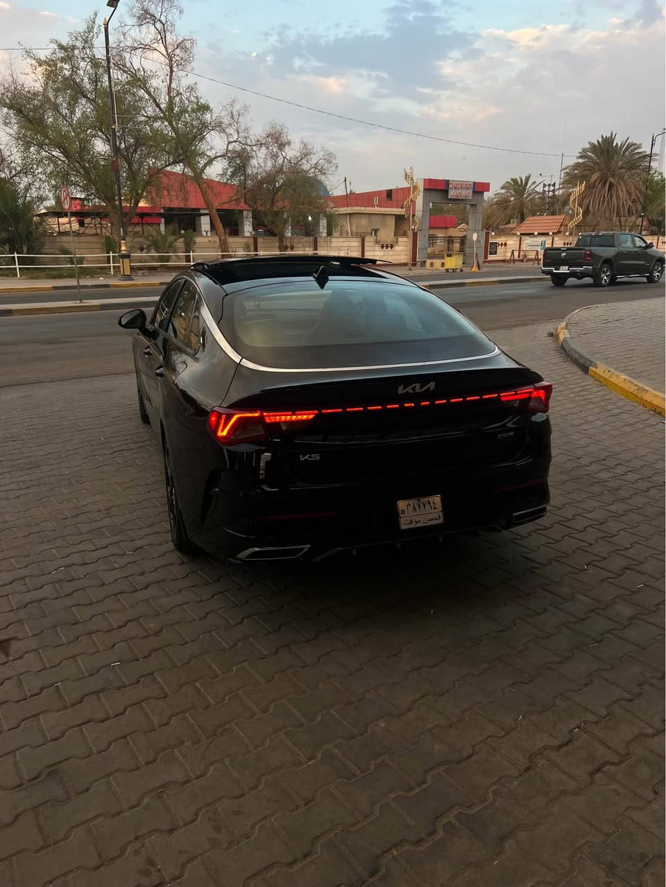 السلام عليكم 

للبيع  
‏Kia k5 gt-line
 2023 
داخل احمر جلد 
الحادث جاملغ + بنيد 
صور الحادث والسونار مرفق بلمنشور 
ملاحظة - خشم الشاصي تعديل خفيف سحب فقط+ اللغد طخه خفيفه 

 الرقم بصرة حرة بسمي 
المواصفات:

1-  بانوراما 
2-بصمة ابواب وتشغيل عن بعد 
3-تحكم استيرن كامل 
4- كشن السايق كهرباء
5-كراسي جلد
وختم شعار GTline
6-رادار امامي + خلفي
 (توقف خلفي ذاتي) 
7- شاشه كبيرة كار بلي( بلوتوث ، USB  AUX ) 
8- تو ويل
9- حجم المحرك 1600 توربو
10- رادار امامي + خلفي
11- لد نهاري
‏12 -انظمه قيادة
13-ويل كب ١٨
14- شاشه عرض اعطال بالدشبول
15- كروز سرعه ذكي  ( مثبت سرعه )
16- اشاير مريء 
17-سايد بريك كهربائي 
‏18- GPS الخرائط
19- نظام النقطه العمياء
20-  صندق كهرباء
21- قيادة ذاتية
22- شاحنة واير ليس
23- تحديد مسار 
25-- مخارج شحن أمامي و 2خلفي
26-- رادار جانبي + امامي + خلفي
27- تو ويل 
28- ماشية  61 كم الف مايل 
29-كشنات تدفئه 
30-ستيرن تدفئه 
فول مواصفات للأخير
للاتصال فقط  :- ***********
موقع السيارة البصرة المعقل 
السعر 188 ورقة  وبيه مجال البصرة, العراق
