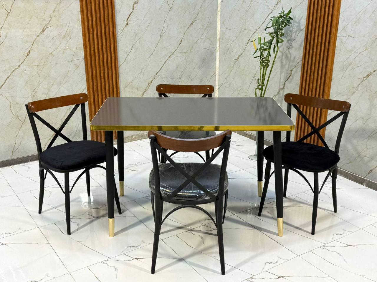 يتوفر جميع الاثاث كل ماعليكم متابعه الصفحه ليوصلكم كل ماهوا جديد 

للحجز والاستفسار يرجى مراسله على الخاص مع صورة الطلب 

ميز طعام سطح خشب كشنات جلد رجل حديد
4 كراسي 
6 كراسي


**إذا كنت صاحب هذا الإعلان وتريد حذفه لأي سبب، رجاءا أرسل رسالة إلى الدعم الفني**