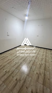 البصرة الطويسة • طابق أول • ٣ غرف