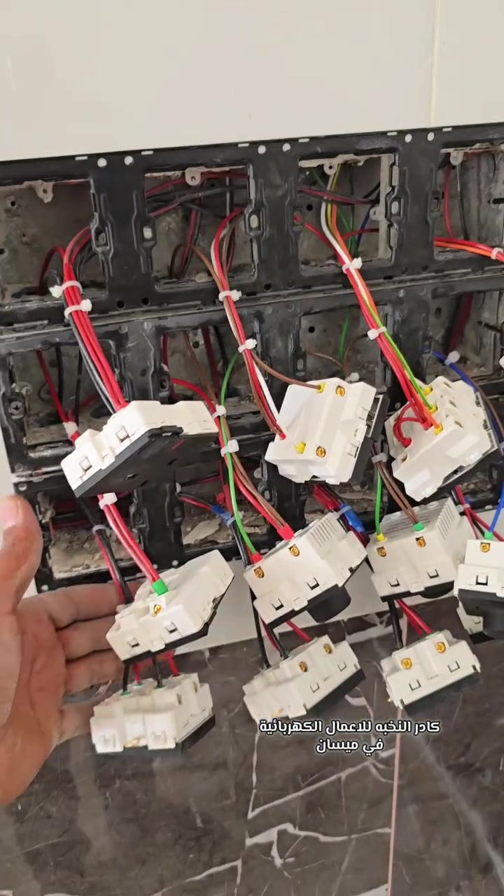 📍 جارِ العمل في أحد مواقعنا بمحافظة #ميسان⚡ تشطيب الأعمال الكهربائية لمجمع تجاري بأعلى مستوى من الدقة والتنفيذ.
💪 #كادر_النخبة_للأعمال_الكهربائيةاسم يضمن لك الجودة، الأمان، والشغل المرتب من البداية للنهاية.
💡 ننفذ جميع الأعمال الكهربائية باحترافية عاليةمع تصميم إضاءة حديث ودقيقيعزز من جمال المكان وكفاءة التشغيل.

📞 للاستفسار والتواصل:***********

#ميسان #العمارة #كهرباء #أعمال_كهربائية#تشطيب#مقاولات
#مجمع_تجاري#تصميم_إضاءة#كادر_النخبة#Electrical#Iraq#Maysan#سمارت_هوم#بناء
