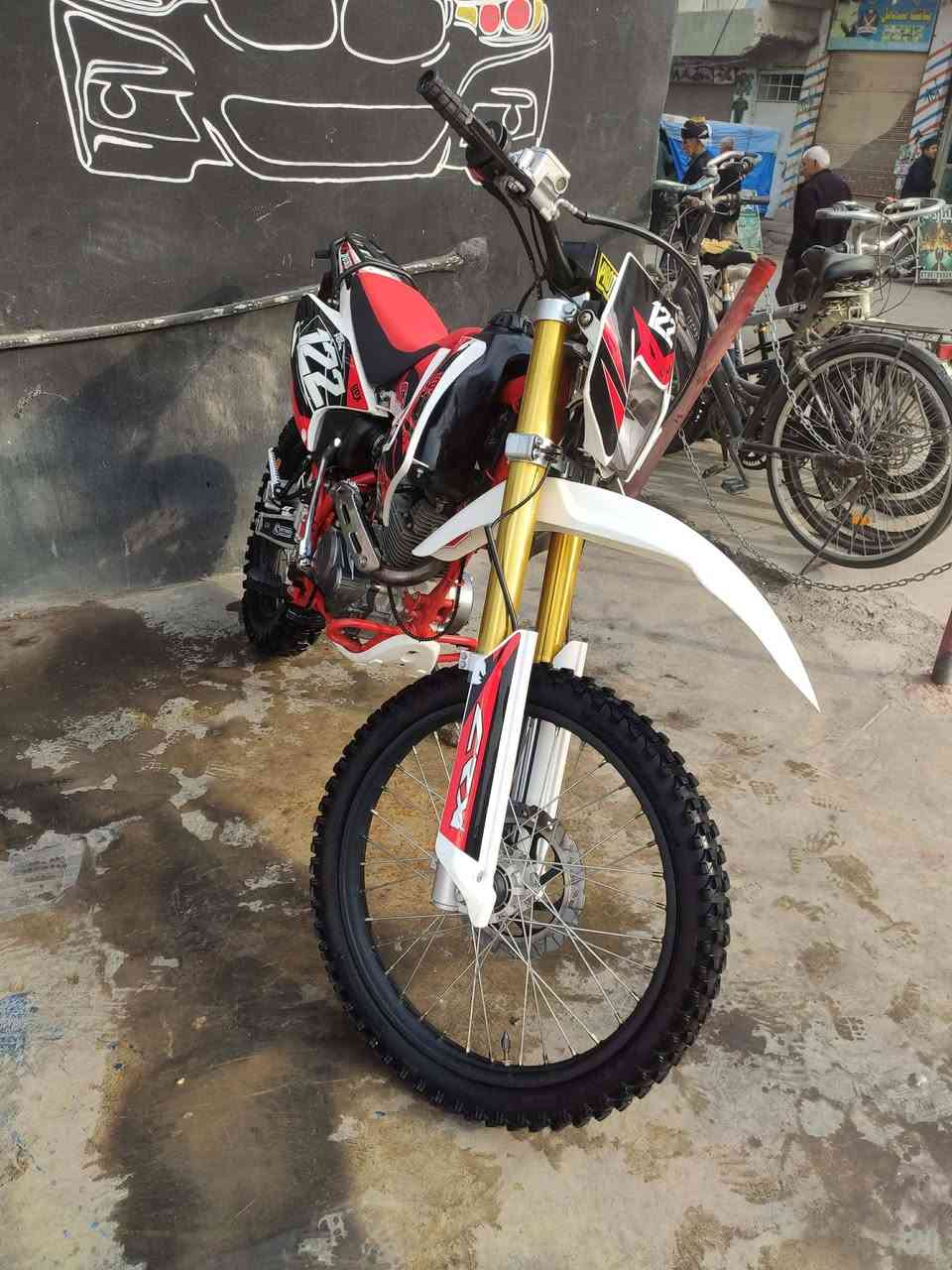 ئەم گوڵەبۆفرۆشتن هەر سفرە نەڕۆشتوە بەشەرتی هەمو گیانی مەکینە 250لەسەیسایەقە***********نرخیشی ۹٥۰هەزار
