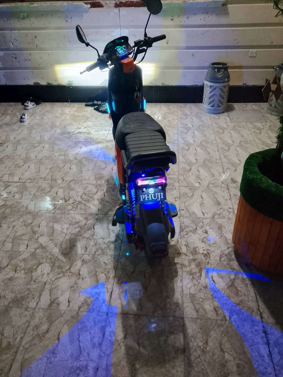 دراجه شحن R9S بعده جديده بل بلايلون صارلي شهر من ماخذه موديل 2025  سرعه الحقيقه110  4كير   العنوان العطيفيه الكاضميه سعر 600 وبيه مجال ***********
