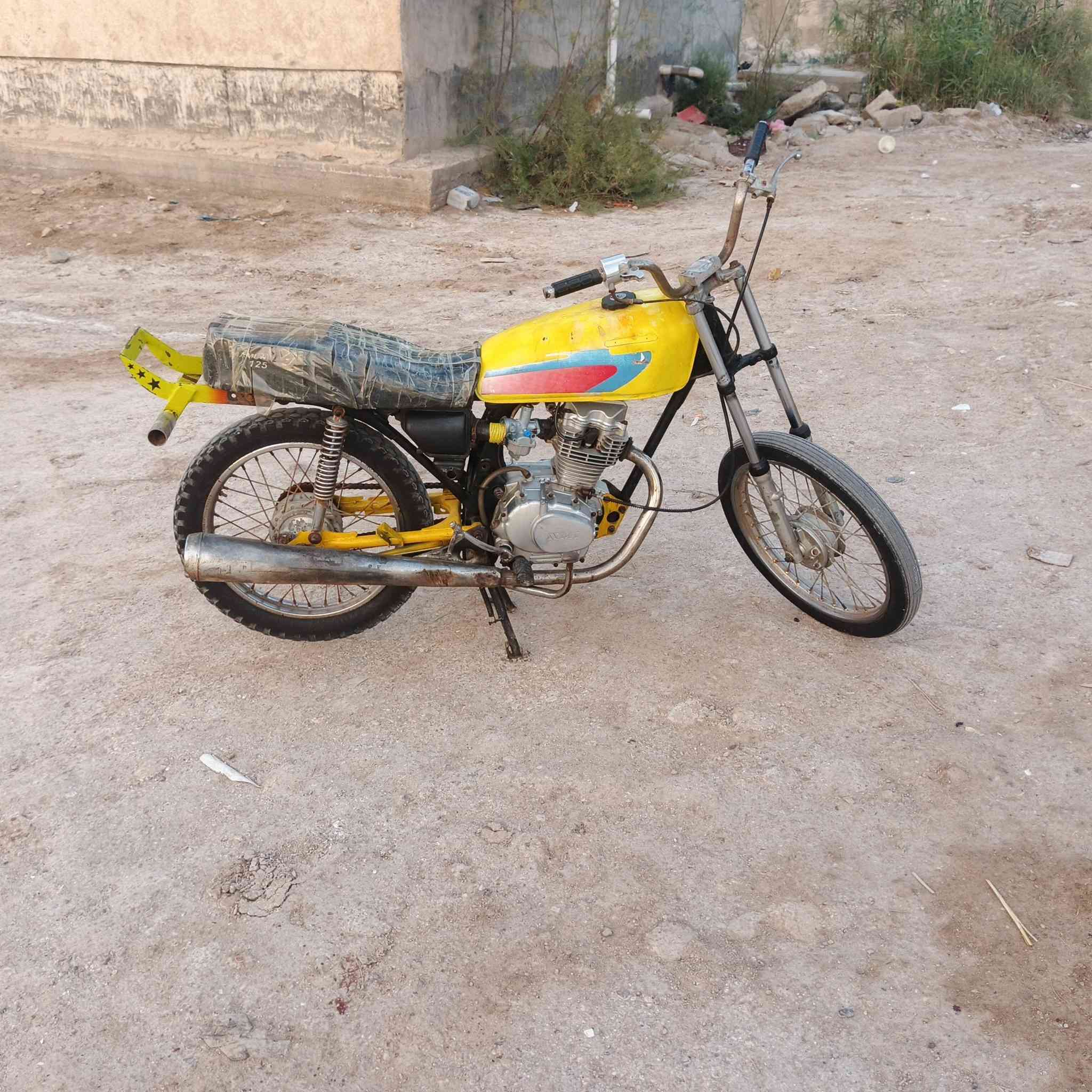 للبيع المكان القرنه الشرش دراجه نضيفه مكينه ناعمه دكه وحده السعر خاص  ***********بي واتساب
