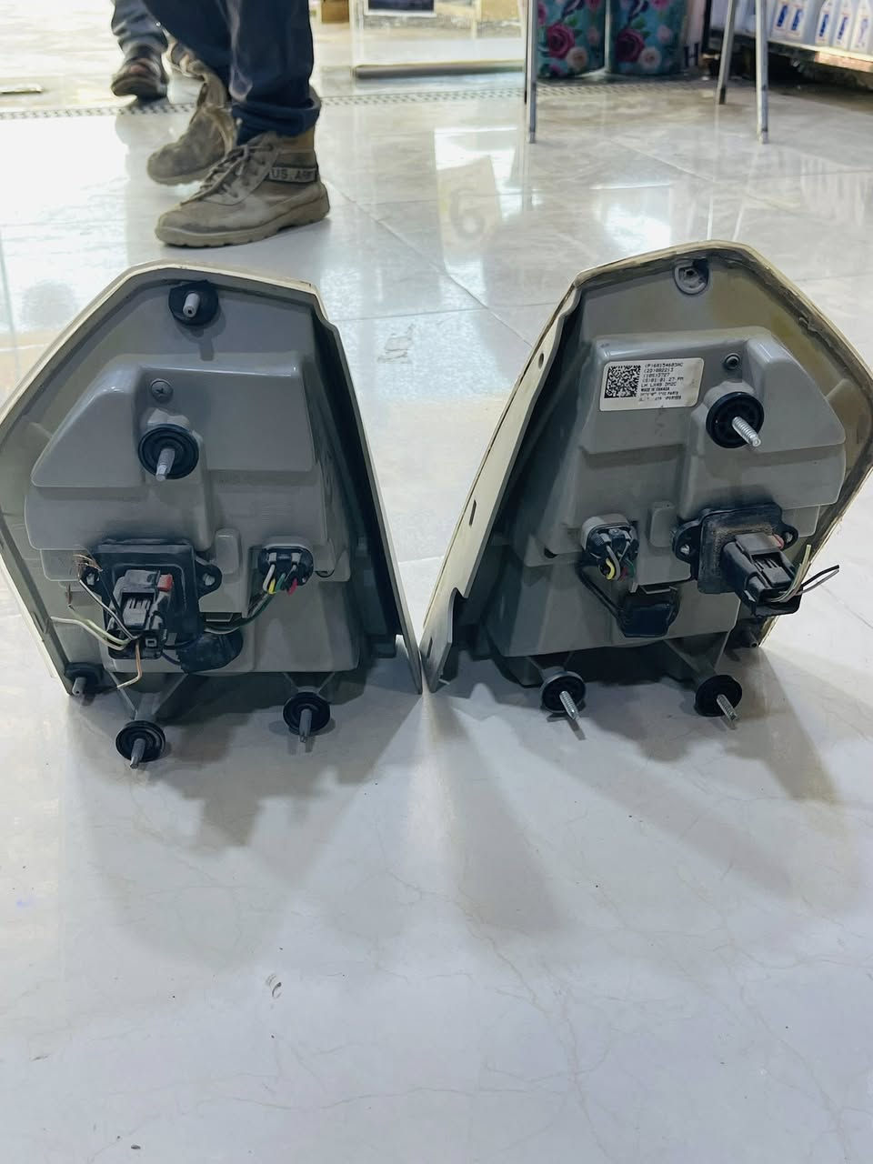 سلام عليكم   
دعاميه خلفيه اصليه + بكلايتات اصليات مال 2014 نظيفات 
سعر 150  مكان دوانيه 
استفسار ***********
