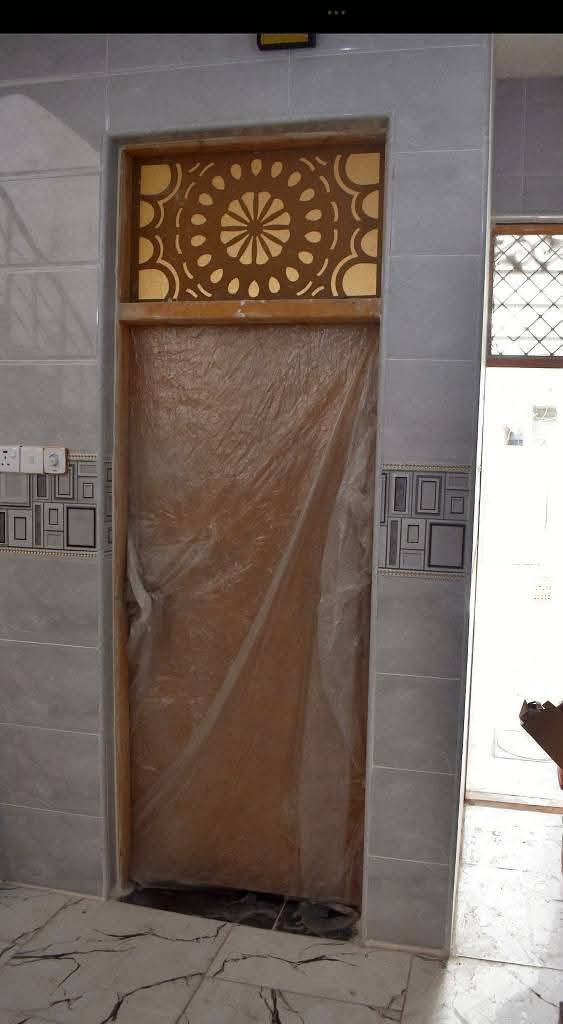 السلام عليكم ورحمة الله وبركاته
⭕⭕ دار للبيع غير مستخدم ⭕⭕

موقع البيت قرب الجزيرة السياحية يبعد 5 دقايق عن الجزيرة

جنس عقار الارض : ثلثين الك - بثلث للماليه 

 بفرع عرضه 10 متر
-بناء جديد غير مستخدم كامل مكمل 
-الاساس رفت مسلح والبناء بلوك 

-البيت مؤثث جزئيا واضح بالتصوير 
-( الاستقبال كامل ستائر جودة فاخرة جديد + قنفات جديد غير مستخدم + ميز تلفزيون كله جديد غير مستخدم )

-المطبخ ( كاونتر جديد مفصل على المكان كامل 
+فتحات مفرغات + مفرغه جديده بس تشدهة )

مساحة البيت 100 متر 
الواجهة 5 متر 

عدد الغرف 2 
الغرفه الجوه العرض 3 ونص والطول 4 ونص + ترك
الغرفه الفوگ الطول 5 ونص والعرض 4 ونص + بيتونه 
الاستقبال الطول 5 ونص والعرض 3 ونص 

البيت مدفوع مي وكهرباء كامل

اي استفسار تحتاجه
رقم صاحب الدار 👇🏻

***********
***********
***********
***********
