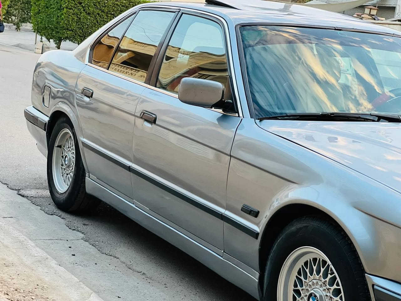 السلام عليكم للبيع بي ام موديل 1992 محرك مسكر كير 

توماتيك شرط صدر امامي خلفي جديد تخم تاير جديد صبغ 

عام جماليه بدون حادث رقم بغداد  مشروع وطني باسمي 

السياره ايمت تريد وين احولك   سنويه الغايه 2028 هزه جديد  

كابون بانزين بيها تبريد ثلج  تدفئه نار  فتحه بجم عريض 

جام اربعه كهرباء  السعر 68 مكاني الموصل ***********
