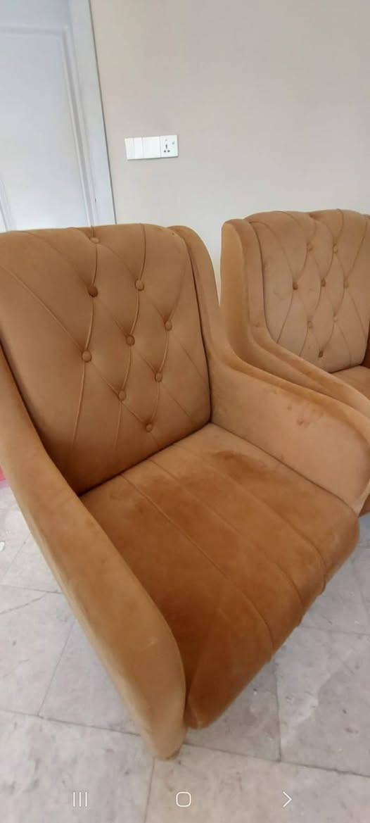 يوجد قنفات 4 قطع لون عسلي العنوان القنفات بغداد الاعلام مجاور مركز الشرطة الاستفسار الاتصال *********** او ***********
