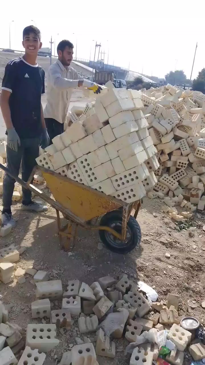 السلام عليكم عندي ونج لتصعيد مواد البناء كافه بيسعار مناسبة  ***********
