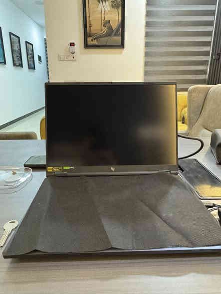 للــبــيــع – Acer Predator Helios Neo 16 🔥
وحش الألعاب والمونتاج… أداء يفوق التوقعات ⚡🎮

استعمال قليل جداً اخذته ومستخدمته بحالة الوكاله ضمان من باب البيت وتفحص وين ميعجبك

⸻

⚙️ المواصفات الأساسية

 • 💠 Intel Core i9-14900HX

 • 💠 NVIDIA RTX 4060 – 8GB GDDR6

 • 💠 RAM 16GB DDR5 (قابل للزيادة)

 • 💠 1TB NVMe SSD

 شاشة  عاليه الوضوح 

.💠 16” WQXGA – IPS – 165Hz – sRGB 100٪؜

⸻

🔥 الأداء والتبريد

 • نظام تبريد Predator AeroBlade

 • وضع Turbo لرفع الأداء لأقصى مستوى

 • ثبات عالي مع الألعاب الثقيلة والبرامج الضخمة

⸻

🎧 الصوت والميزات

 • DTS:X Ultra صوت محيطي قوي

 • كاميرا HD + مايك مانع للضوضاء

 • كيبورد RGB 4 مناطق

 • برنامج Predator Sense للتحكم بالتبريد والأداء

⸻

🔌 المنافذ والاتصال

 • HDMI 2.1

 • USB-C (يدعم DisplayPort)

 • منافذ USB-A متعددة

 • LAN 2.5G

 • Wi-Fi 6 / 6E + Bluetooth 5.2

 • قارئ MicroSD (حسب الإصدار)

⸻

🔋 البطارية والشحن

 • بطارية 90Wh

 • شاحن قوي 330W

⸻

💼 الحالة: نظيف جداً / استعمال جداً قليل

📍 الموقع: (بغداد الشعب او صليخ)

💸 السعر: (1650)

***********
