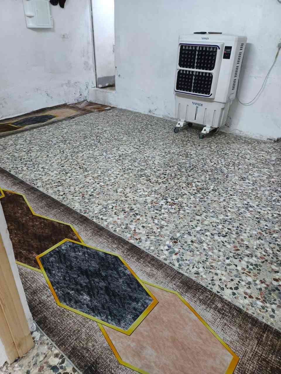 دار البيع او مراوس الحميديه شارع الطاقة ثالث فرع عل يمين فرع ابو سعيد المساحة 170 متر الواجهه 10 النزال 17 ابناء ابلوك  مكان حلو قريب عل شارع الطاقة بيت جاهز كهرباء وماء ومجاري وتبليط خير من الله  السعر 55  وبي  مجال  تفاصيل الاتصال *********** زراعي مكاتبه فقط
