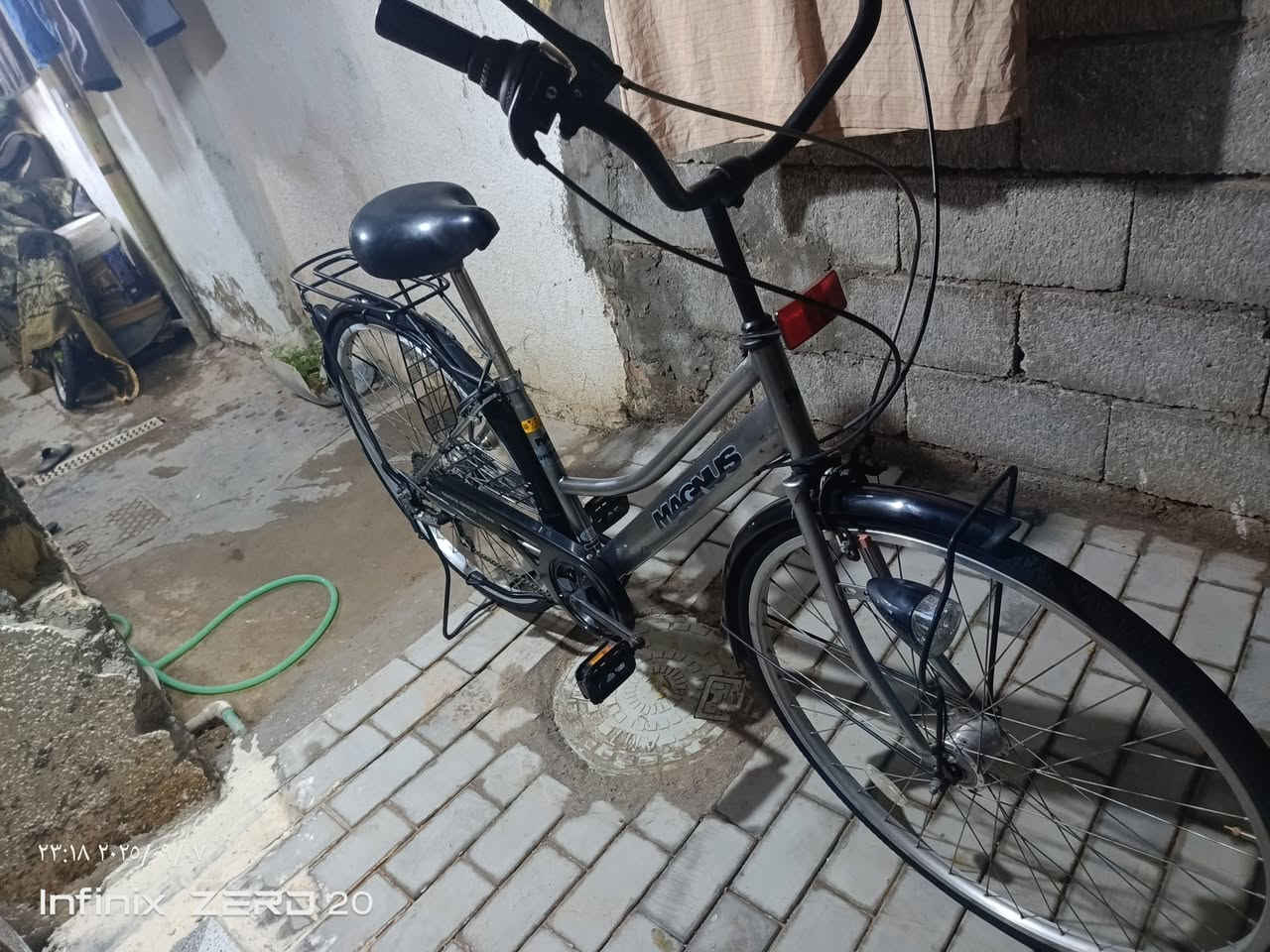 السلام عليكم بايسكل للبيع حجم (27)مديل2020 شرط ياباني حاويه فول نضافه فقط شخوط قليله المكان كربلاء حي الغدير السعر (135) وبي مجال قليل الرقم للأستفسار ***********
