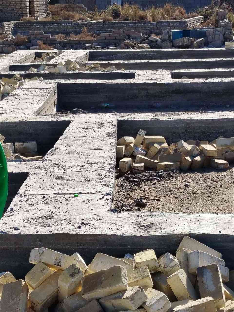 بتلو طابو زراعي سند 25 مساحه 140 متر كافت الخدمات منطقه سكنيه قريب ع شارع العام العنوان/ حله ورديه خلف عيادت د احمد الجمل مقابيل شارع الغسل السعر 32 مع المجال للاستفسار *********** +***********
