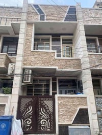 دار حديث للايجار يحتوي ع صاله وثلاث غرف نوم وخدمات ٢ ومناور وبيتونه وس...