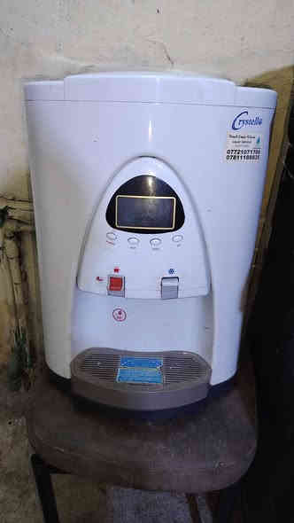 السلام عليكم براد للبيع تصفية وحار +بارد مكلف بلنشر للاستفسار ع الرقم ***********
