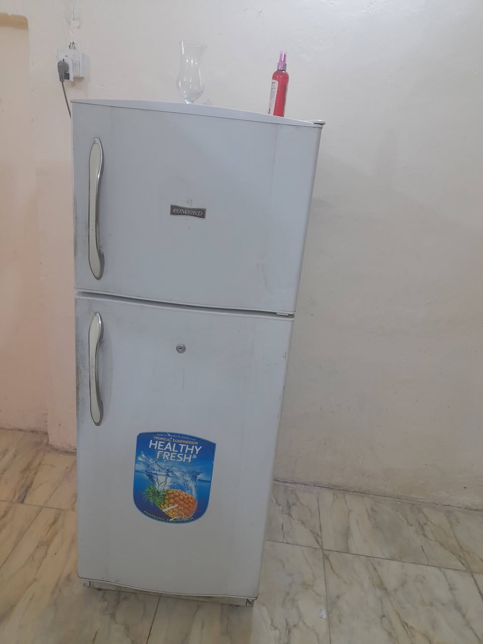 أغراض للبيع مستعمل كلش نضيف مال بيت وهذا رقمي *********** مع بلازما حجم 43 ومكنسه كهربائيه
