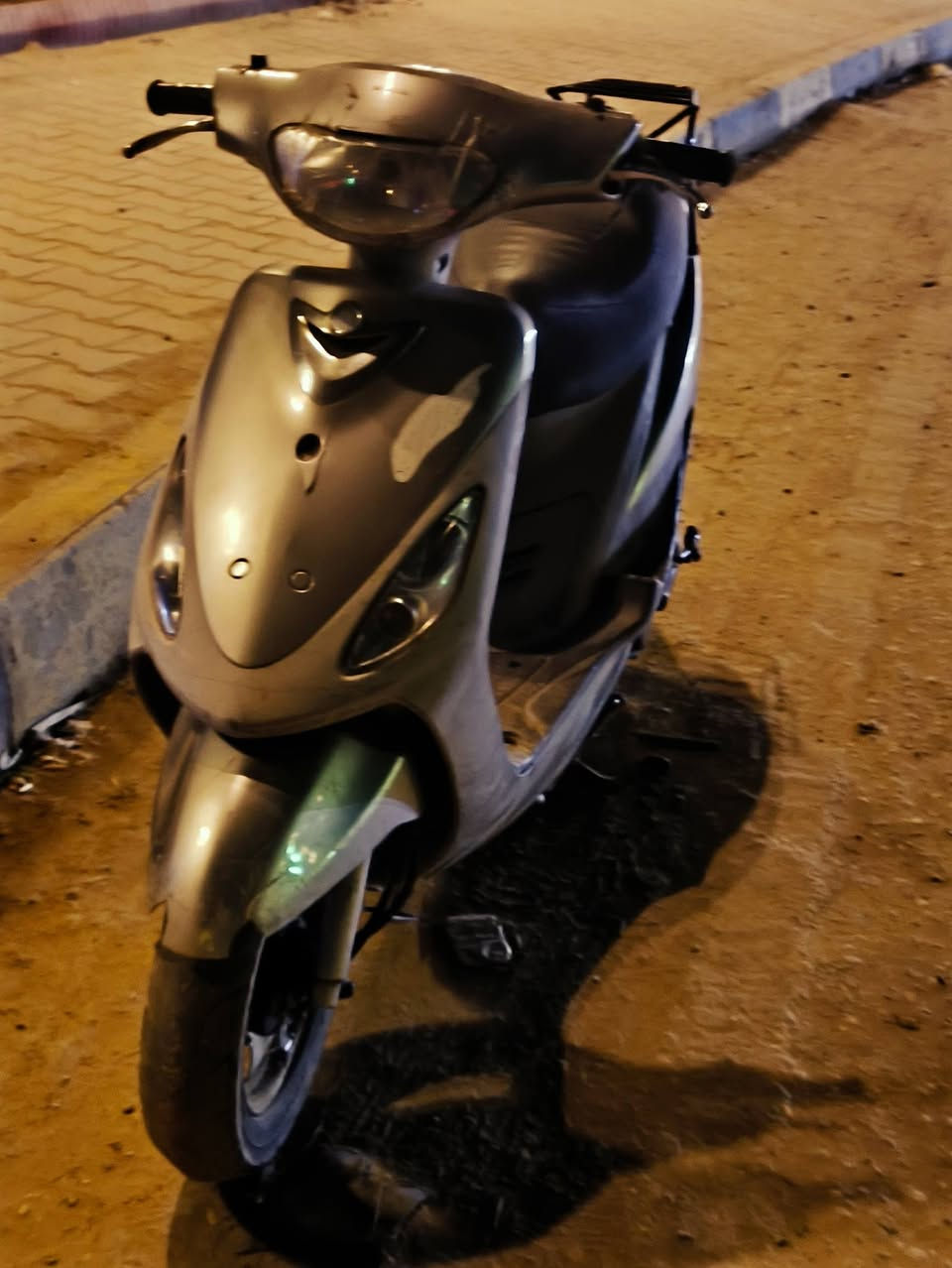 ماكس منغولي لبيع دراجه صارلهه 6اشهر من طالعه من الوكيل نضيفه كفرات ختم واحد ماكنهه ديوانيه الاسكان *********** اتصل او خاص وبيك خير وتدلل
