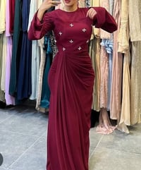 فساتين • للبيع • بسعر الايجار