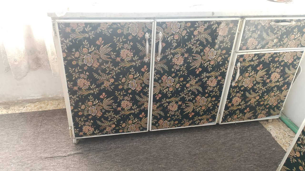 كاونتر مستعمل للبيع المرمرة مال السنك مفطورة وبي ملاحضات بسيطة نورمادة باب وهالامور 

١٥٠ الشراي 
 يتوصل ع الرقم ***********
