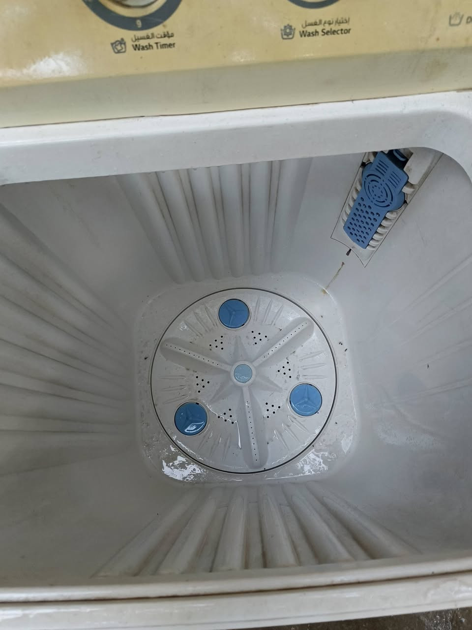 البيع غسالة شغالة كلش جبيرة سعرهة 50الف مكاني زعفرانية ***********
