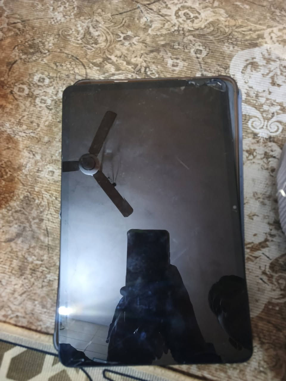 جي تاب مستعمل وجديد صاله 4اشهر من اخذته وكسرت شاشه مالته هو يشتغل بس يلمس شي بصيط لازم تتبدل شاشه مكان لامن داخلي شارع قائد***********
