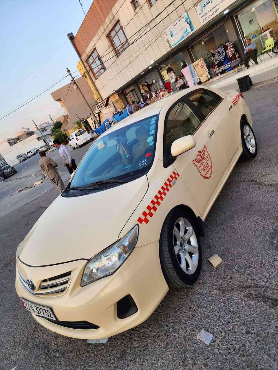 تەکسی مودیل 2014دەبارجە رەش لەسەر ساخەی دوجی ساردی هەیە باش دەبارجە سەنەوی نویە مەکینەی نەکرایتەوانەرمە بوخارەکی هەیە بیلاد زەرد بیلاد تۆماتیک فول کەمەلیات جەمبی نیە قوبەکی بجوکی بشتی هەیە زۆرکەما سەیارەکا زۆرزۆر جوانە فیدۆم داناوا رەقم موبایل *********** سحر143
