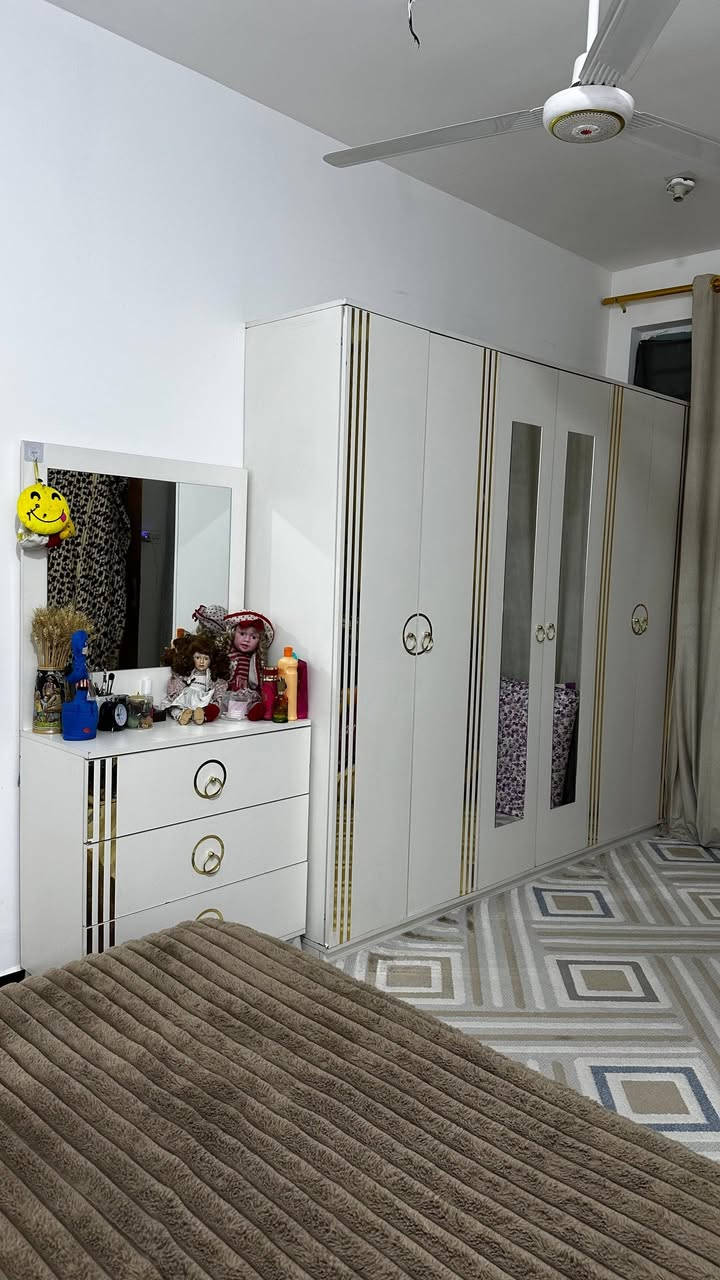 غرفه نوم تركيه نظيفه خمس قطع مع دوشك طبي السعر ٥٧٥
العنوان الدورة /بلاط الشهداء  رقم***********
