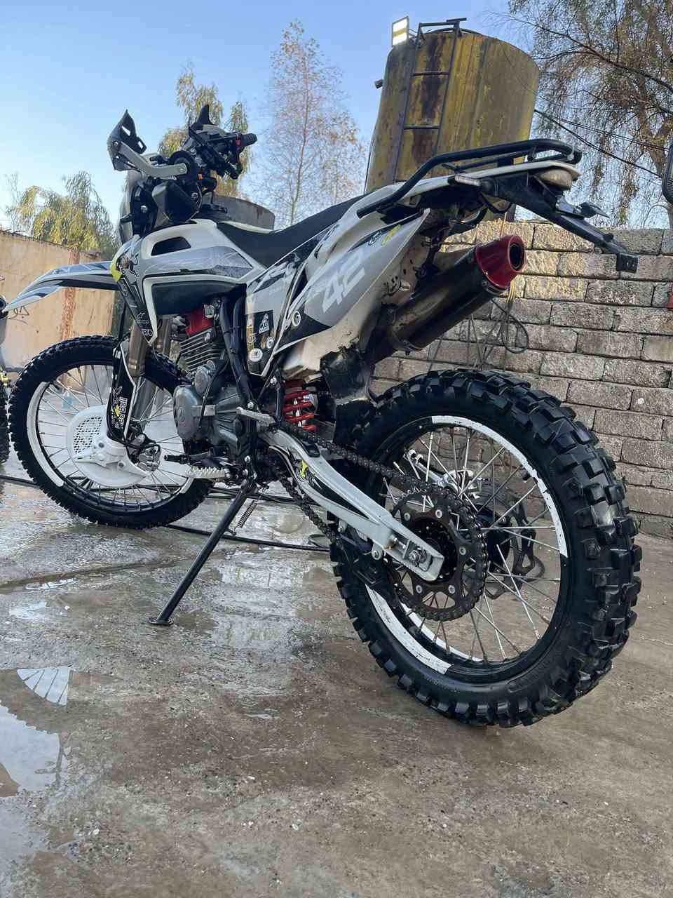 سلام عليكم موطور قفاز موديل 25 بعدو جديد صارلو 3 اشهر من مطبك350cc السعر مليون او750 او بي مجال الرقم*********** موشراي لتبزعني
