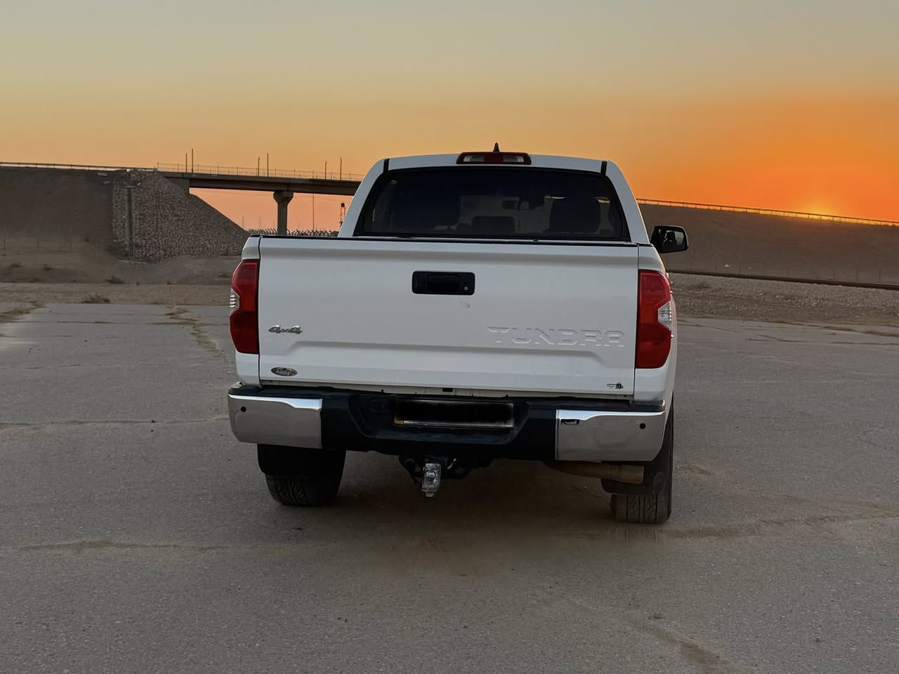 السلام عليكم ورحمة الله
#للبيع تويوتا تاندرا  TUNDRA
لون ابيض SR5 موديل 2020
رقم اربيل باسمي وسنوية لغاية 2030
باب طويل بدي قصير
محرك V8 5700 محرك لكزز
دفع رباعي 4*4 
عداد المسافه 245 الف كم
داخل اسود بدون تنته 
كشن كهربائي
المقاعد الاماميه تدفئة
رادار امامي حساسات+كاميرا خلفيه بلادي
شاشة خرائط تدعم كار بلي 
الجام الخلفي متحرك
 السيارة عليها منظومة غاز 100 لتر ايطالي داخل الضمان ضمانها ينتهي بشهر الثامن 2026 وبالامكان بيع السيارة مع المنظومة او بدونها حسب الاتفاق
السياره جاهزه مابيها اي نقص 
داخله للعراق كلين بيها ضربه هنا بسيطه ومصبوغ اقل من نص الباب الخلفي عكس السائق وجزء بسيط من البدي مسافة شبر  وكما مؤشر في الصور باللون الاحمر
السعر 275 وبيها مجال للشراي 
العنوان صلاح الدين بيجي 
*********** للتواصل اتصال + واتساب
