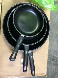 طقم ٣ قطع • طلاء غير لاصق • توصيل العراق