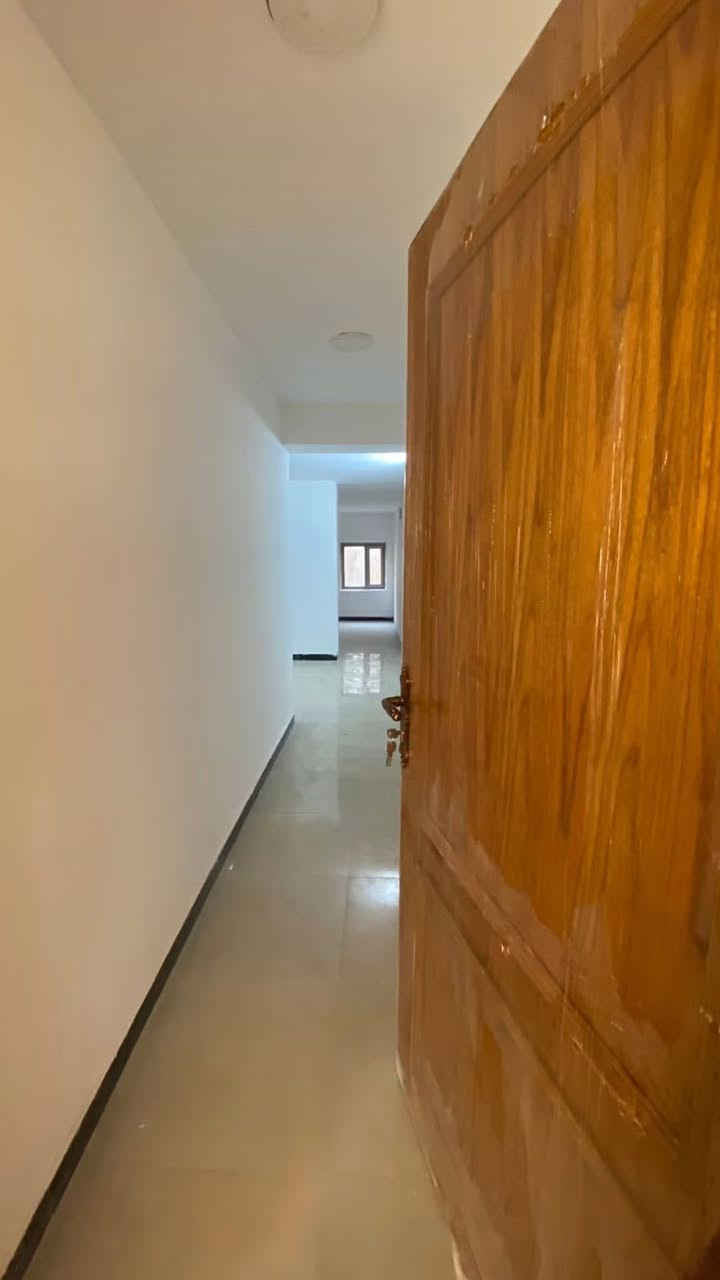 #للايجار_في_السيدية
شقة للإيجار طابق اول ✨

🔹 يحتوي على:

🏠 غرفة

🏠 صالة

🏠 مطبخ

🏠 خدمات

💰 السعر: 500

📍 الموقع: كامل ساجد–

للتواصل☎️: ***********
