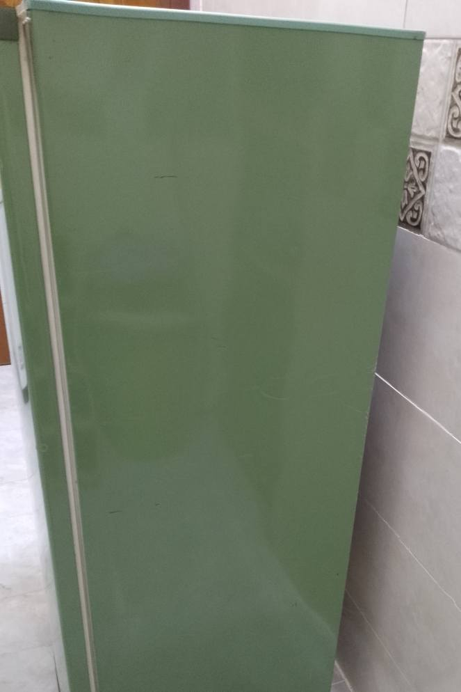 ثلاجه للبيع نوعيه Goldi شغاله كلشي ما بيهه 150 وبيهه مجال للاستفسار ***********

