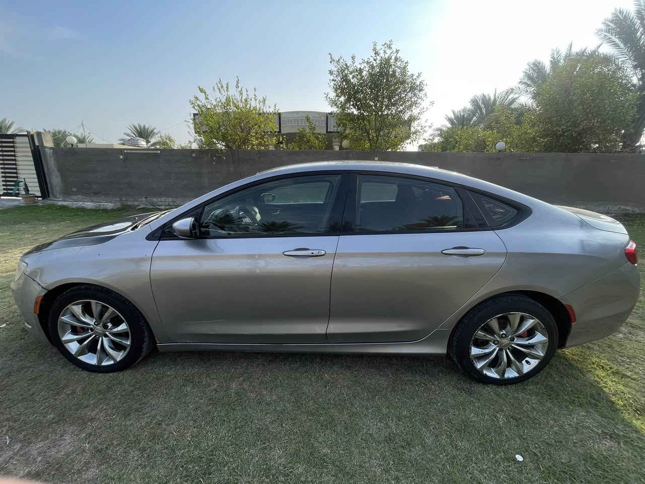 Chlysler C200.
 السلام عليكم

  
C200 ٢٠١5 

كير و محرك  خير من الله 
محرك ٢٤٠٠ 
كير موس ٩ نمر 
تبريد ثلج 
تخم تاير جديد 
باتري جديد 
بصمه تشغيل 
هاندبريك كهربائي 
شاشه صغيره
تحكم ستيرن + اوامر صوتيه 
كروز سرعه 
لايت زنون  
وبعد بيها مواصفات 
حادثها شويه من البنيد والجاملغ جهه السايق 
بيها قطعتين جراد ومبيقها على حالها بدون صبغ 
ملاحضه عليها غرامات 850  الف تنزل من سعرها 
رقم بابل تحويل ثاني يوم السعر103 بيها مجال قليل حق جيه 
مكاني بابل _محاويل

رقمي ***********
