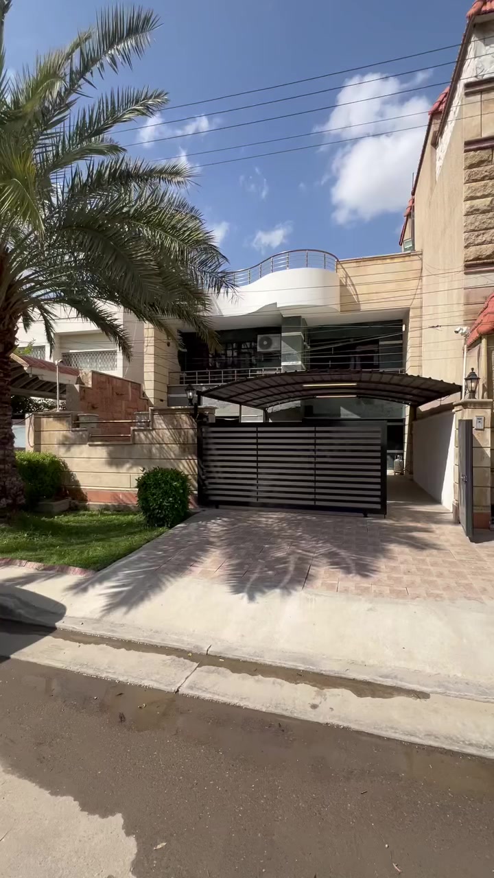 دار للايجار  الداودي  محلة ٦١١ مساحه ٢٣٠ م 
تجاري& سكني 
يحتوي على 
4 غرف نوم  استقبال معزول مطبخ مجهز كامل  وخدمات 
البيت مجهز بسبالت 
كراج  
للاستفسار ***********
